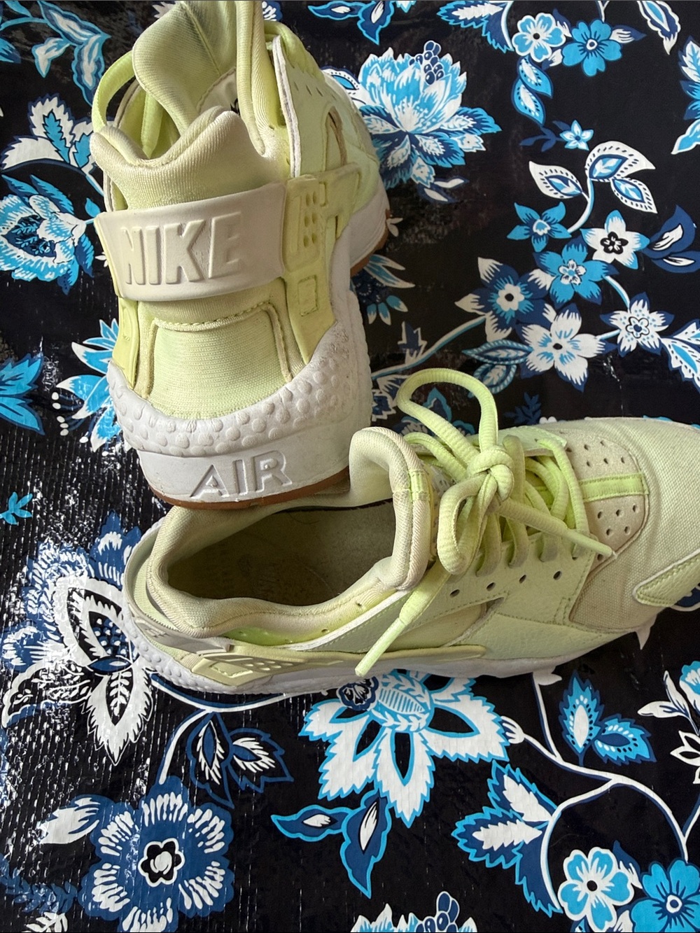 Nike Kids' Low Top Sneakers in Pale Lime